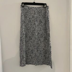 Brandy Melville Leopard print midi skirt